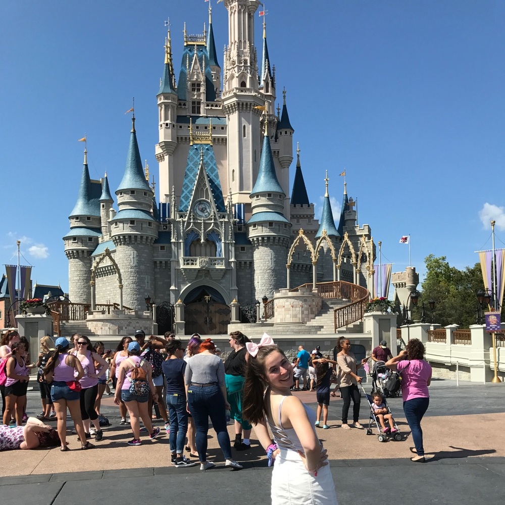 Meet your Posher, Elizabeth